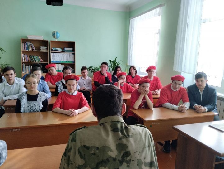 Участник СВО встретился со школьниками района