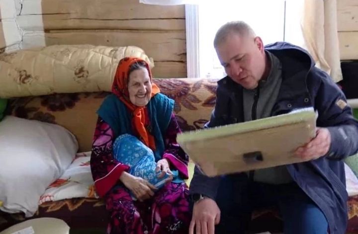 91-летней бабушке в Бавлинском районе односельчане помогли купить новый дом