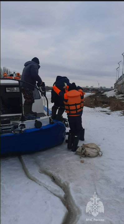 В Татарстане спасатели помогли рыбаку, которому стало плохо на Каме