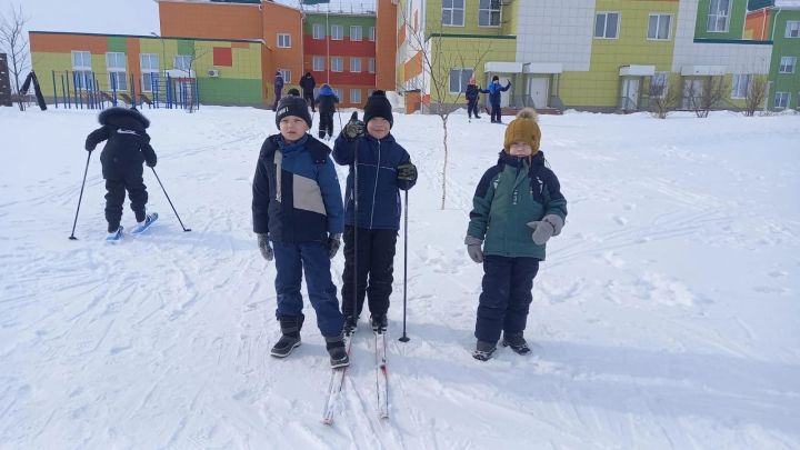 На дворе весна, но снег ещё не растаял