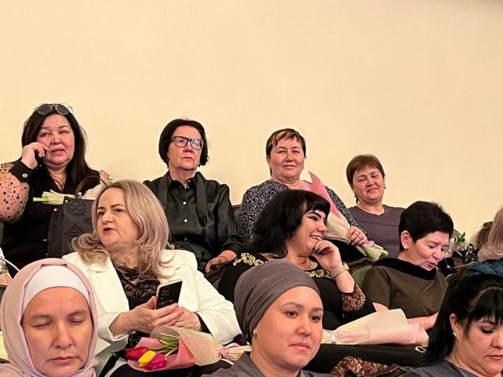 В Большом концертном зале Казани состоялось чествование женщин республики