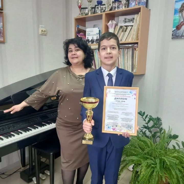 Юный пианист Данияр Шарипов получил  именной кубок обладателя Гран -при