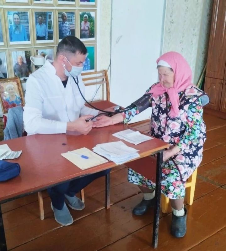 Бригада врачей Уруссинской центральной районной больницы продолжает выездные профилактические осмотры и диспансеризации