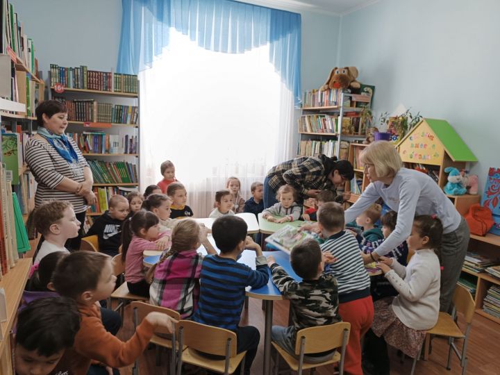 Центральную детскую библиотеку посетили детишки из детского сада №1 с экскурсией
