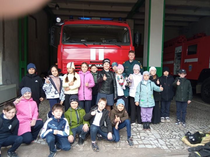Для учеников Уруссинской гимназии была организована увлекательная экскурсия в пожарную часть