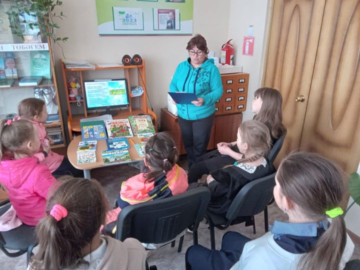20 апреля, в Каракашлинской сельской библиотеке провели экологический час «У нас Земля одна»
