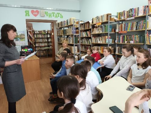В Центральной детской библиотеке прошел урок мужества «Чернобыль-боль и память»
