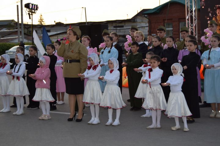 Салют в честь Дня Победы завершил праздничные мероприятия в Уруссу