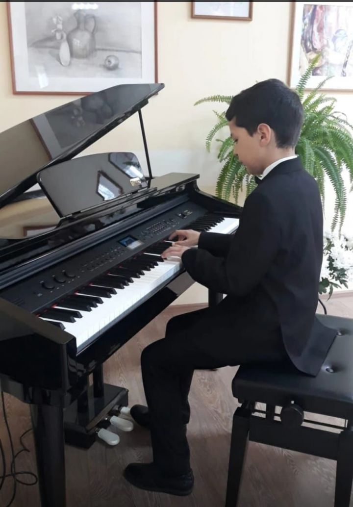 Уруссинский юный пианист Данияр Шарипов выступит с сольным концертом