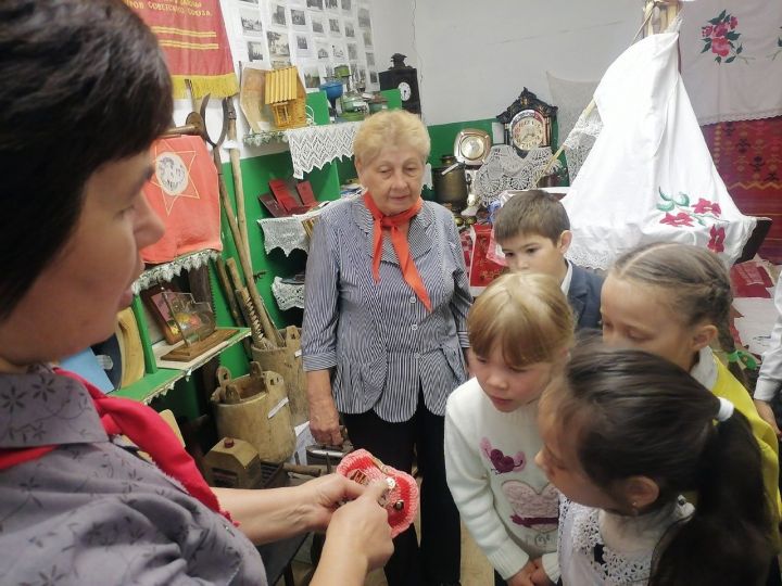 В Мало-Уруссинской школе прошло мероприятие ко Дню пионерии