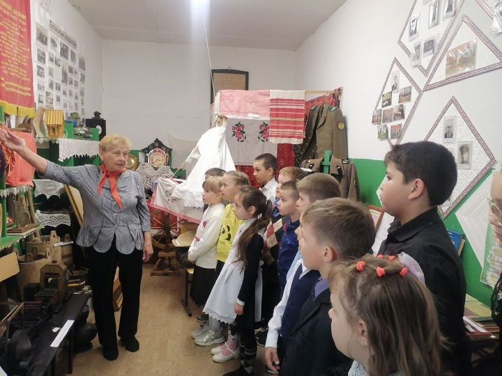 В Мало-Уруссинской школе прошло мероприятие ко Дню пионерии