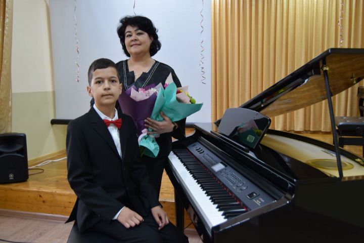 Юный пианист УДШИ Данияр Шарипов выступил с сольным концертом