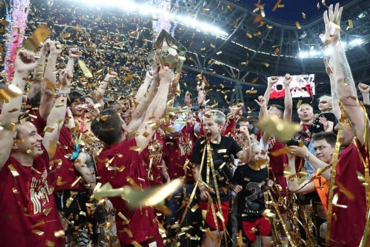 Рустам Минниханов поздравил игроков «Рубина» с чемпионством и возвращением в РПЛ