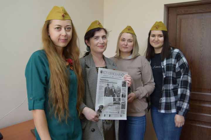 А у нас акция - пилотки за подписку на газету «Ютазинская новь»
