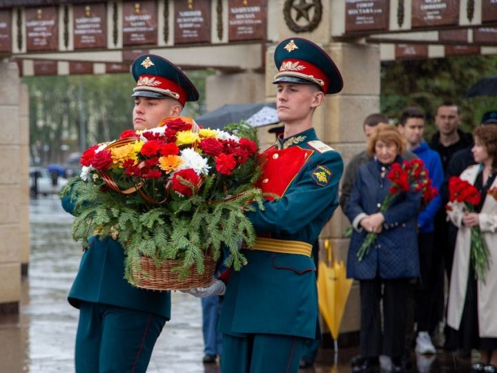 В Казани «Огонь памяти» передали участнику Великой Отечественной войны Алексею Комлеву