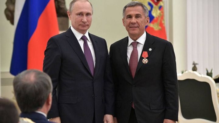 Владимир Путин поздравил Рустама Минниханова с 9 Мая