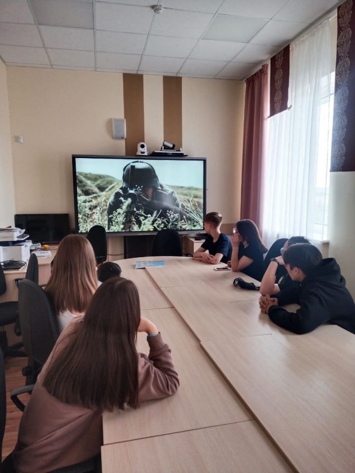 В лагере труда и отдыха Уруссинской гимназии был показан фильм «Навсегда»