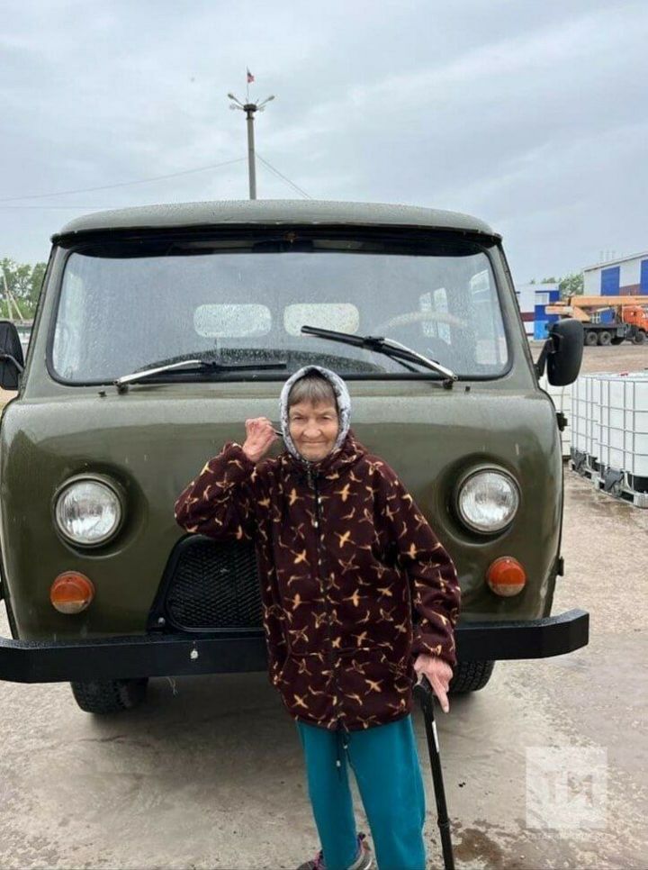 Пенсионерка из Бугульмы отправила бойцам в зону СВО автомобиль УАЗ