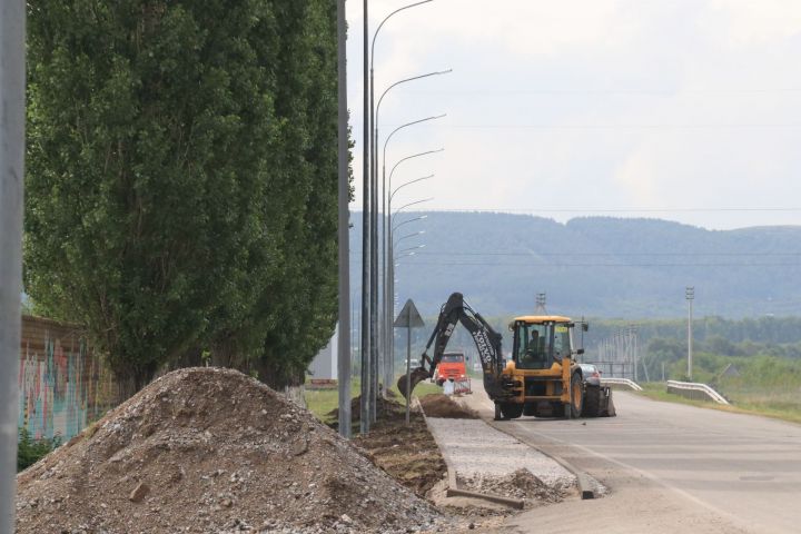В Уруссу строится новый тротуар