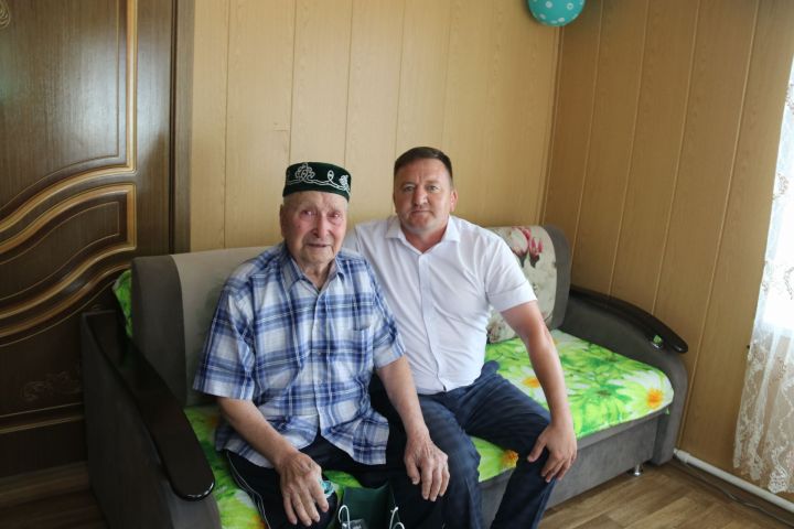 Сегодня 95-летний юбилей отмечает ветеран Великой Отечественной войны Абдулхак Хаялиев