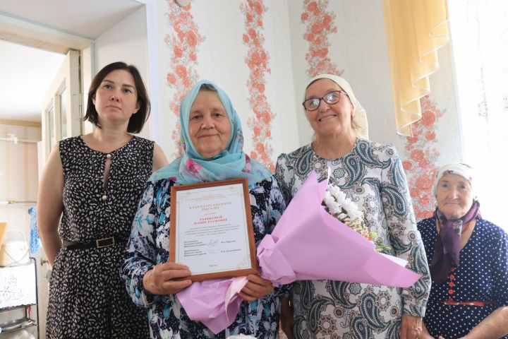 Проживающая в селе Ютаза Фания Рафикова сегодня перешагнула 80-летний жизненный рубеж