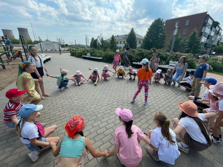 Сегодня в парке «Семейный» прошла игровая развлекательная программа для детей «Калейдоскоп»
