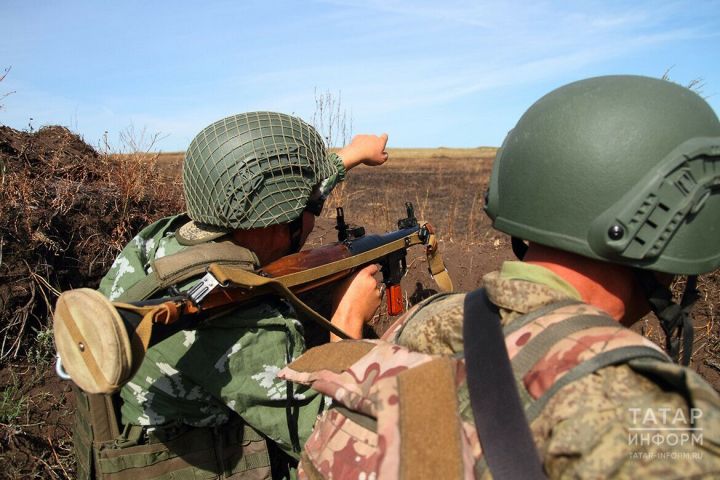 Мотострелки из Татарстана отрабатывают ведение боя на полигоне под Оренбургом