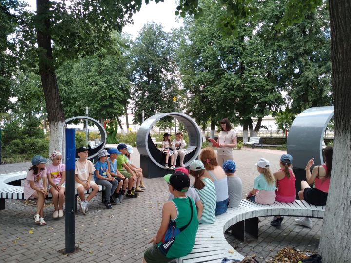 В парке «Семейный» провели час забав и развлечений «Как прекрасен летний день»