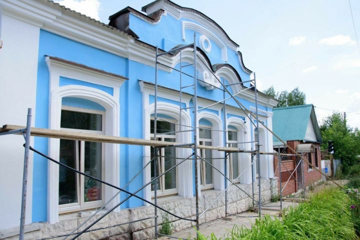 В этом году в Бугульме проходит капитальный ремонт фасада исторического здания, в котором располагается Бугульминский краеведческий музей — один из старейших в республике.