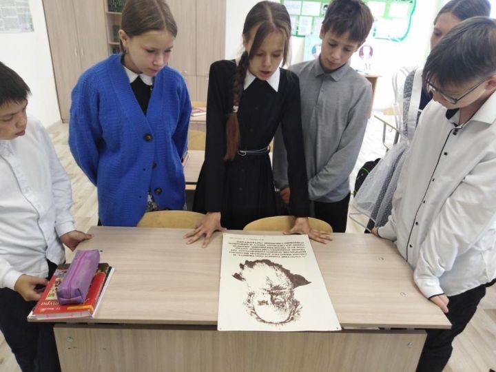 На уроке-путешествии семиклассники Дымтамакской школы познакомились с литературным наследием Л. Н. Толстого