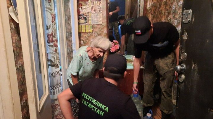 Глава Форпоста о работе волонтеров в Лисичанске: «Колем дрова и носим воду для стариков»
