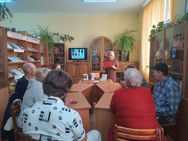 В Центральной библиотеке провели литературный час с участием клубного объединения «Возрождение»