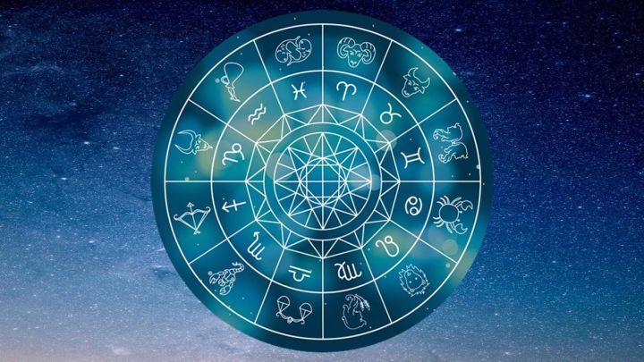 Гороскоп на 12 января: астрологи советуют отложить серьезные финансовые решения на другой день