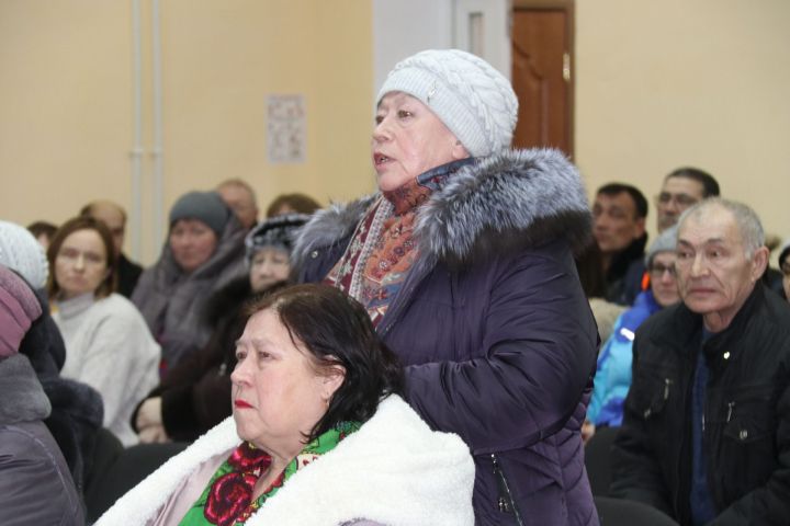 Абсалямовцы на сходе активно задавали вопросы