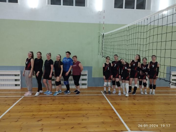 В Уруссу состоялся очередной товарищеский турнир по волейболу