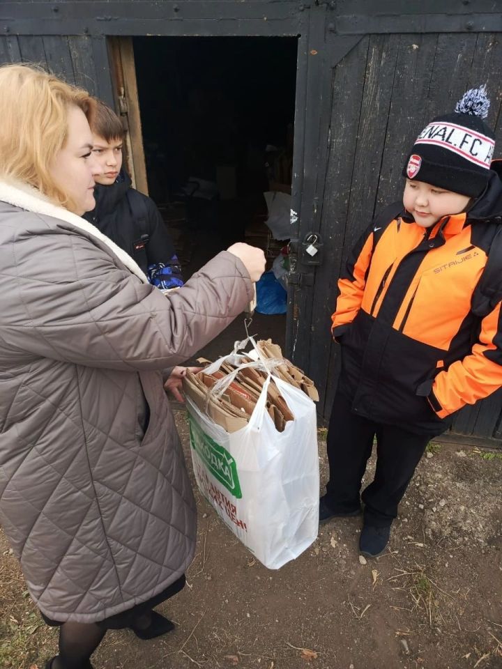 Участники экологических отрядов школ организовали акцию по сбору макулатуры