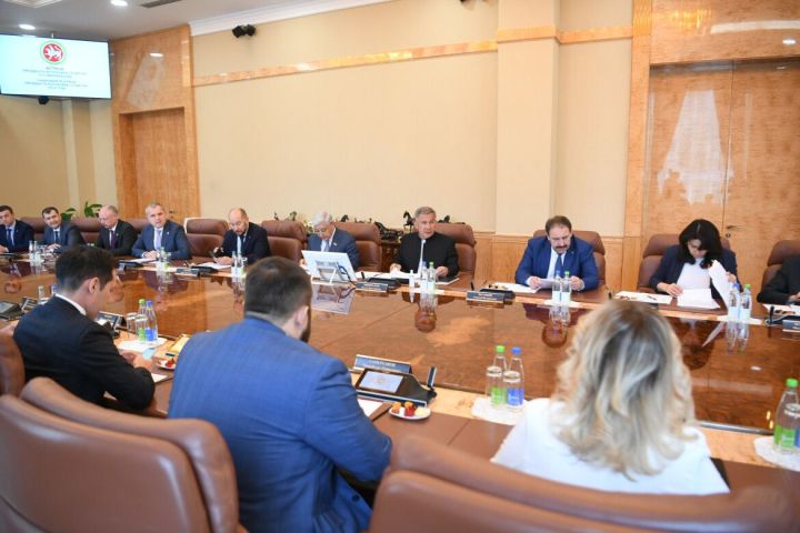Рустам Минниханов: Сейчас как никогда важно сплочение, поскольку враждебные силы пытаются внести раздор в наше общество