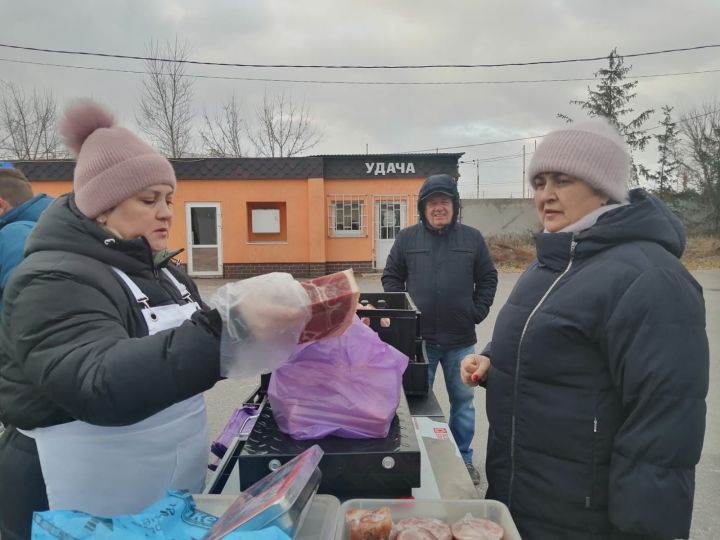 На уруссинскую ярмарку стекался добрый народ