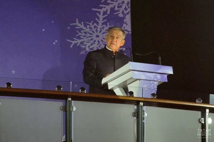 «Вы — будущее страны»: Минниханов поздравил детей на Республиканской ёлке