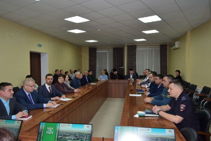 Новогодние и рождественские праздники должны пройти красиво и спокойно