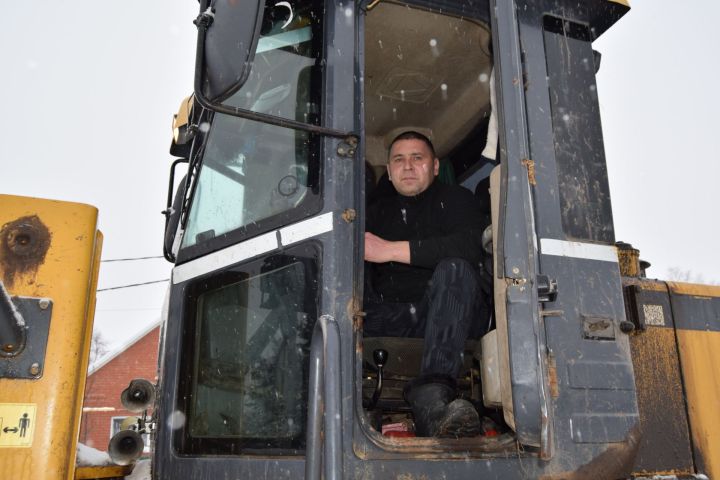 Водитель снегоуборочного трактора - главный в устранении снежных заносов