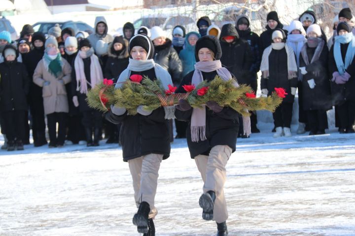 В Уруссу состоялся митинг, посвященный 35-годовщине вывода советских войск из Афганистана