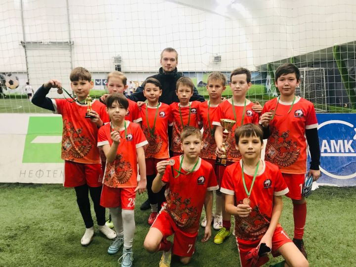 Юные футболисты Ютазинского района привезли медали из соседней республики