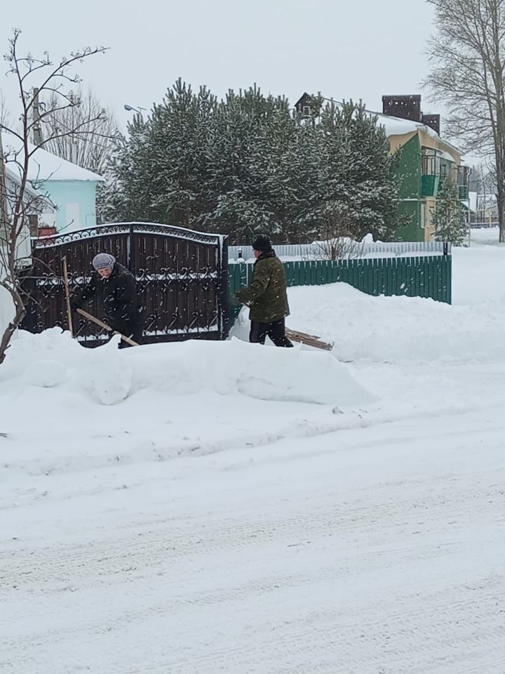 Ютазинцы: все на борьбу со снегом