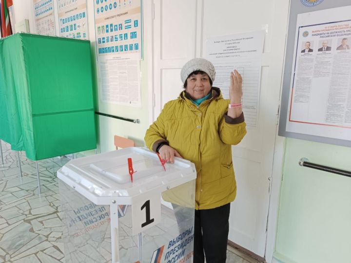 Бывший член избирательной комиссии Альбина Садыкова к выборам относится ответственно