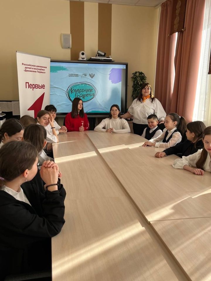 Волонтер Айзана Ахметзянова рассказала гимназистам о проекте «День больших перемен»