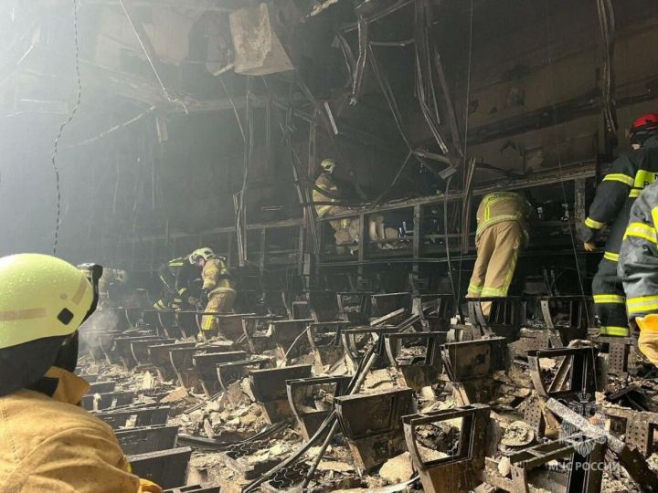 Разбор завалов в сгоревшем зале «Крокуса»: МЧС России представило фото и видео работ
