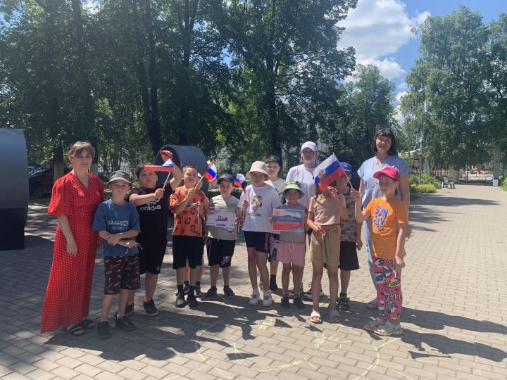В парке «Семейный» для детей придомовых лагерей прошло мероприятие «Ты Россия моя — золотые края»