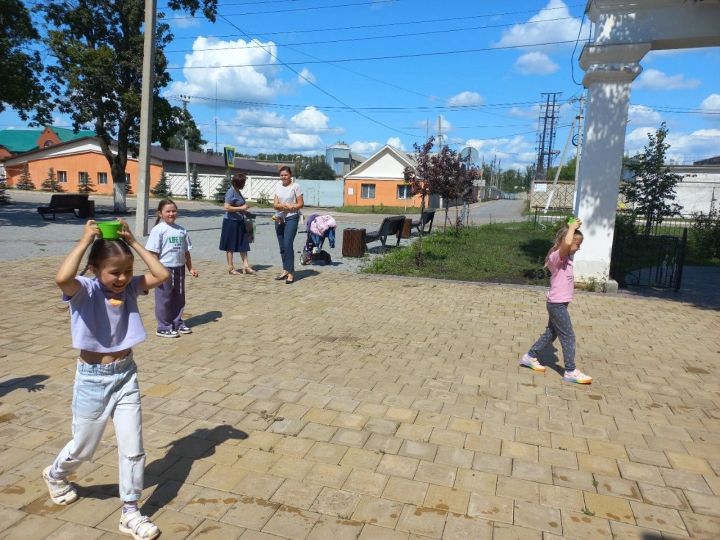 В парке «Семейный» прошла спортивная эстафета «Быстрее, выше, сильнее!»