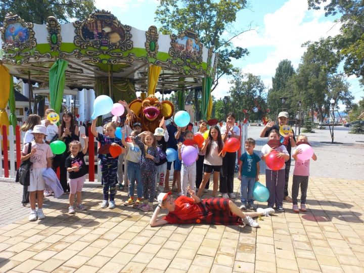 В парке «Семейный» прошла спортивная эстафета «Быстрее, выше, сильнее!»